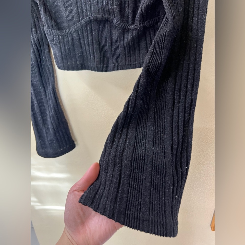 JOOCY BABI Black Cropped Bell Sleeve Sweater size S - Picture 4 of 4